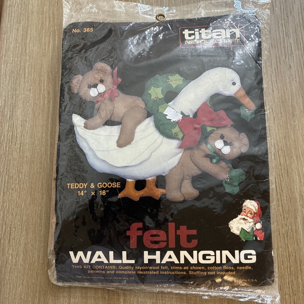 VTG Titan Needlecraft Christmas Teddy & Goose Felt Wall Hanging 14 x 18" Kit
